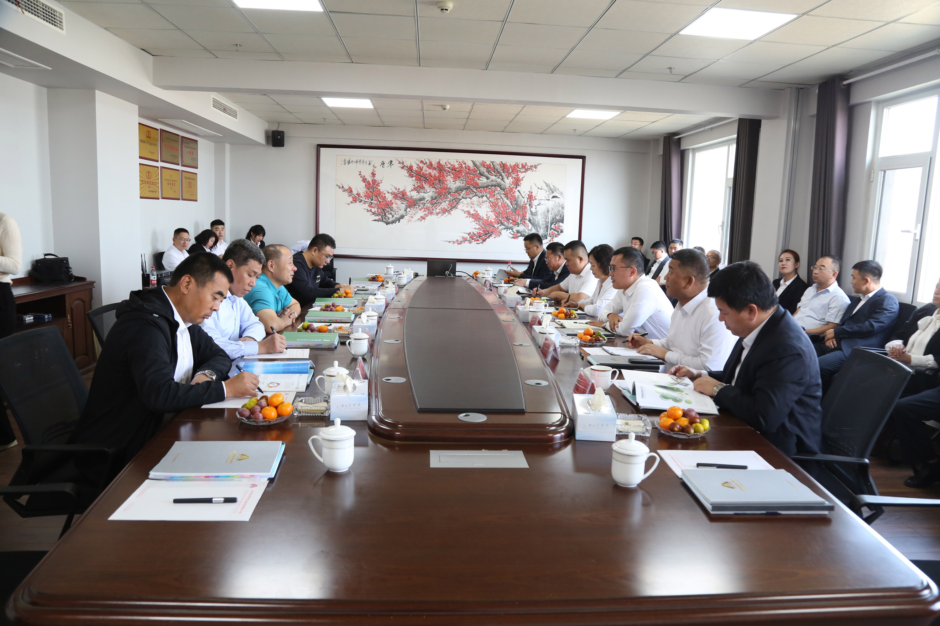 潍坊三建集团党委书记、副董事长王海明等一行参观考察蓬建集团(图4) 潍坊三建集团党委书记、副董事长王海明等一行参观考察蓬建集团(图4)