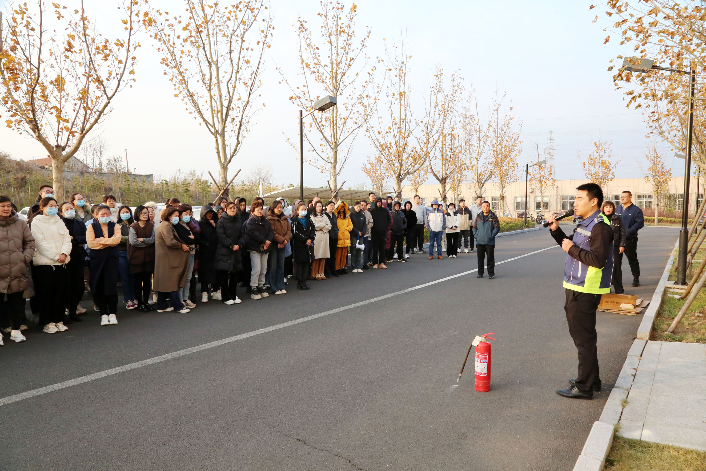 增强消防安全意识 提高火灾自救本领 ——集团公司组织开展消防安全演练活动(图5) 增强消防安全意识 提高火灾自救本领 ——集团公司组织开展消防安全演练活动(图5)