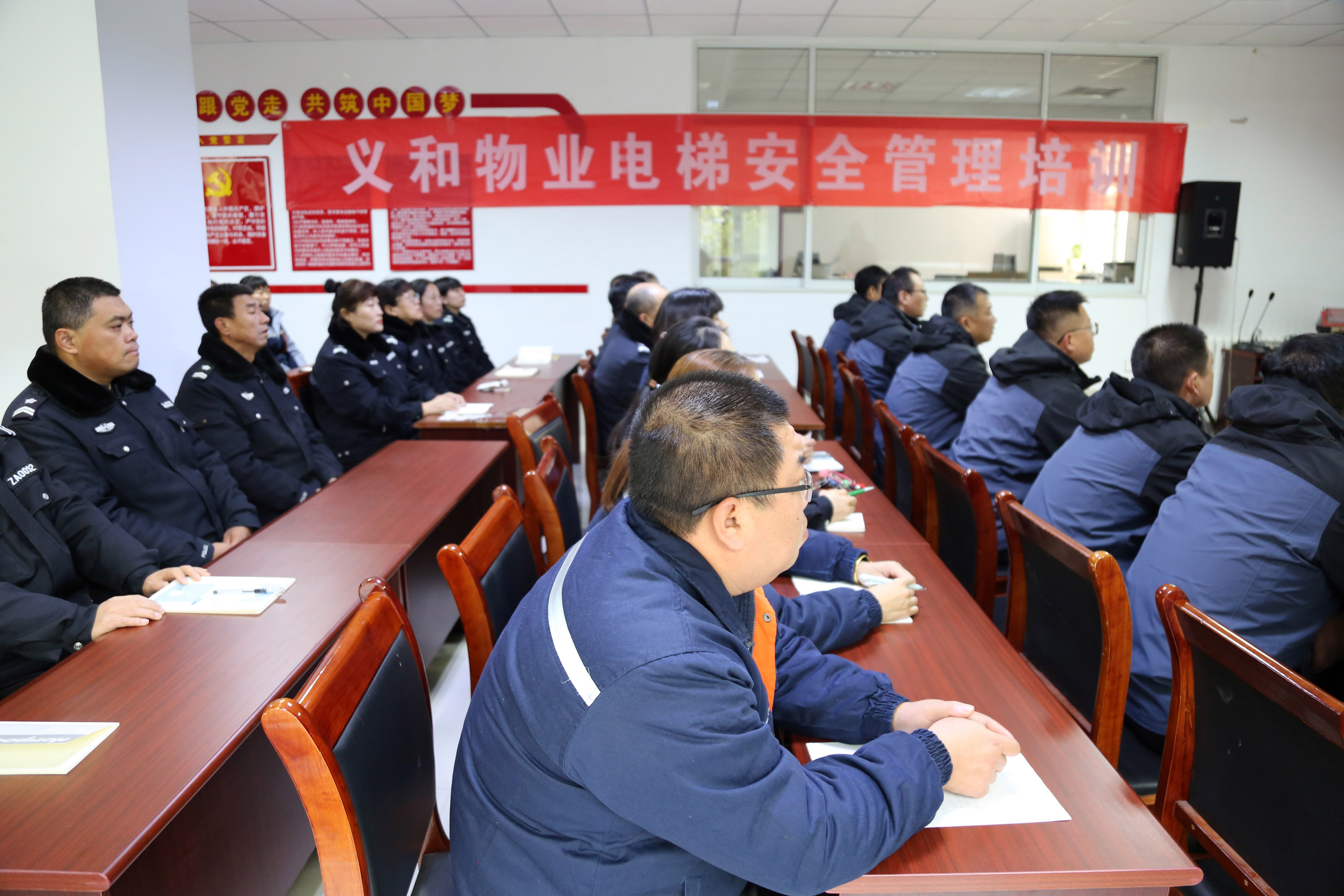 开展电梯安全管理培训 提升员工应急救援水平(图2) 开展电梯安全管理培训 提升员工应急救援水平(图2)