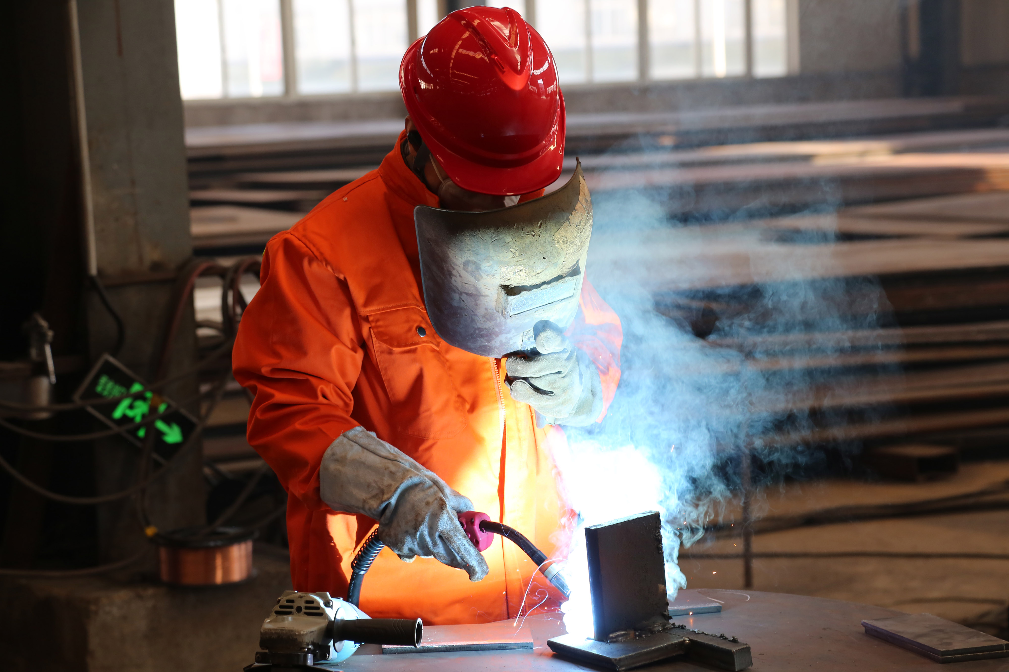 比武切磋亮绝技 技能竞赛显身手 ——蓬建工业园组织开展2024年第一季度(焊工)技能大比武(图3) 比武切磋亮绝技 技能竞赛显身手 ——蓬建工业园组织开展2024年第一季度(焊工)技能大比武(图3)