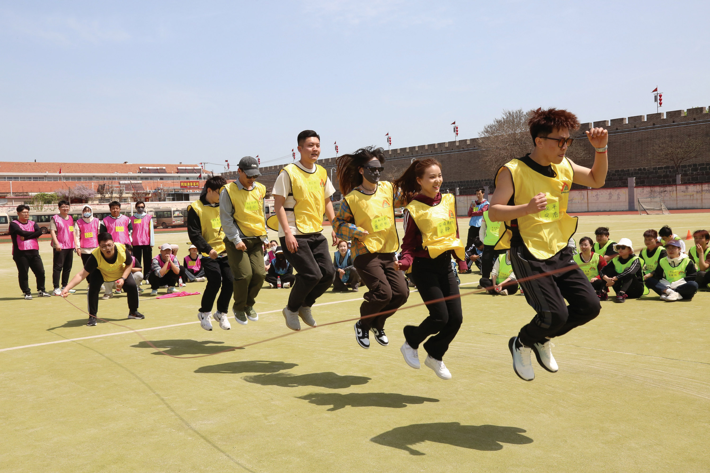 趣享运动 团聚青春 ——集团公司“五·四”青年节趣味运动会活动侧记(图5) 趣享运动 团聚青春 ——集团公司“五·四”青年节趣味运动会活动侧记(图5)