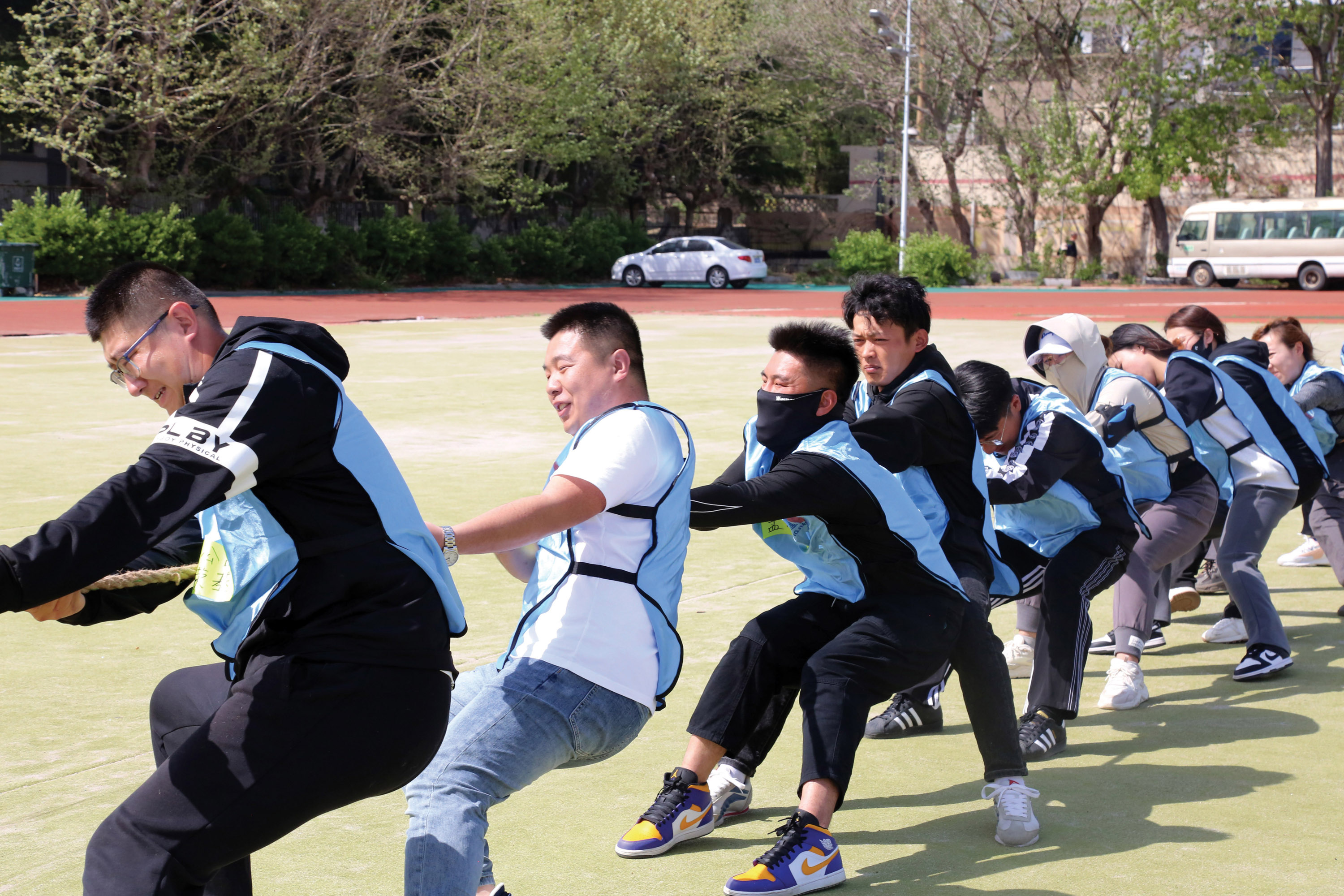 趣享运动 团聚青春 ——集团公司“五·四”青年节趣味运动会活动侧记(图6) 趣享运动 团聚青春 ——集团公司“五·四”青年节趣味运动会活动侧记(图6)