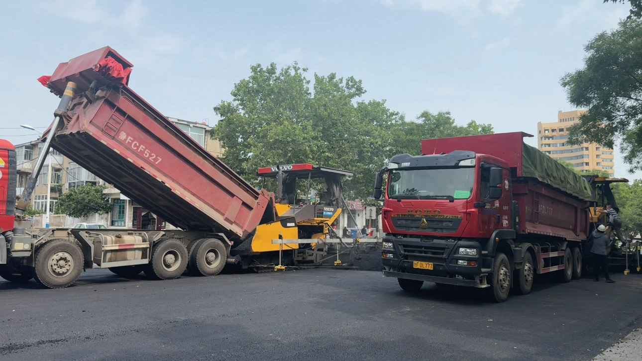 昼夜施工不停歇 全力以赴保畅通 ——登州路(南环路—蓬泉路)道路排水改造工程纪实(图2) 昼夜施工不停歇 全力以赴保畅通 ——登州路(南环路—蓬泉路)道路排水改造工程纪实(图2)