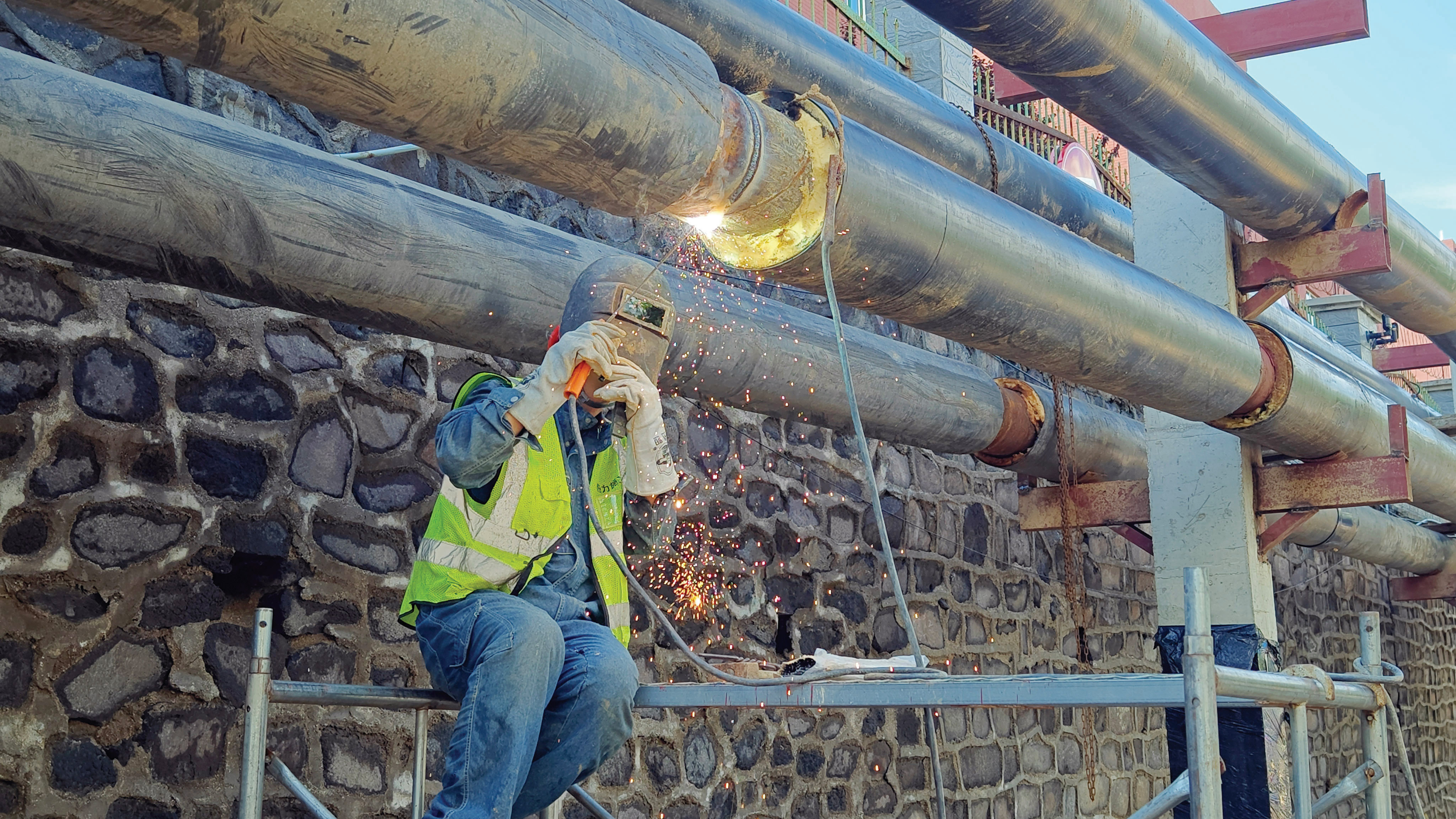 日夜坚守 奋战当“夏” ——滨海热力供热工程项目建设“火热”推进(图2) 日夜坚守 奋战当“夏” ——滨海热力供热工程项目建设“火热”推进(图2)