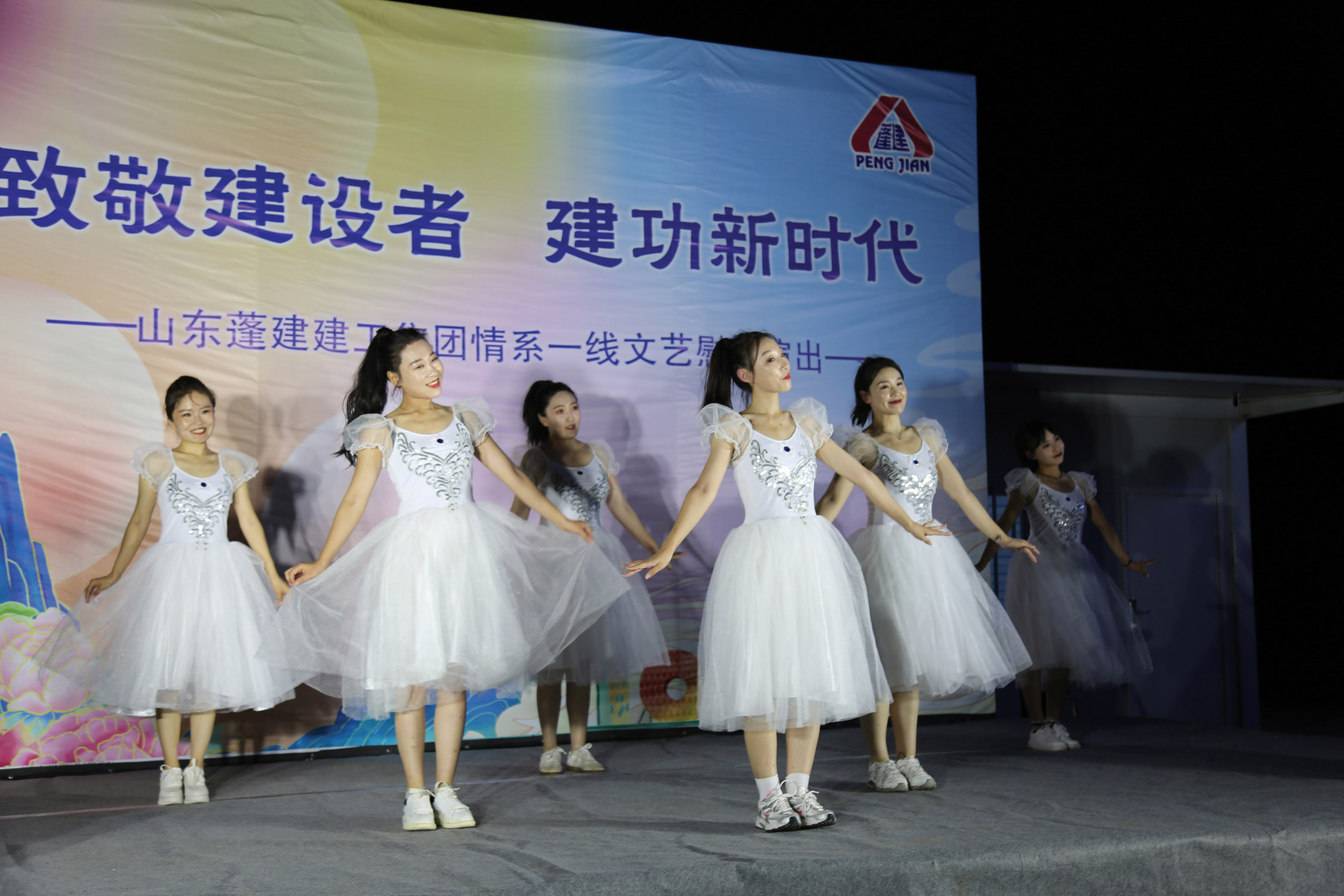 情系一线 夏送清凉 ——集团公司赴潍坊高端智慧供应链产业园项目开展慰问活动(图2) 情系一线 夏送清凉 ——集团公司赴潍坊高端智慧供应链产业园项目开展慰问活动(图2)