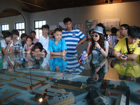 一份延续的真情(首届职工子女夏令营的背后)(图1) 一份延续的真情(首届职工子女夏令营的背后)(图1)