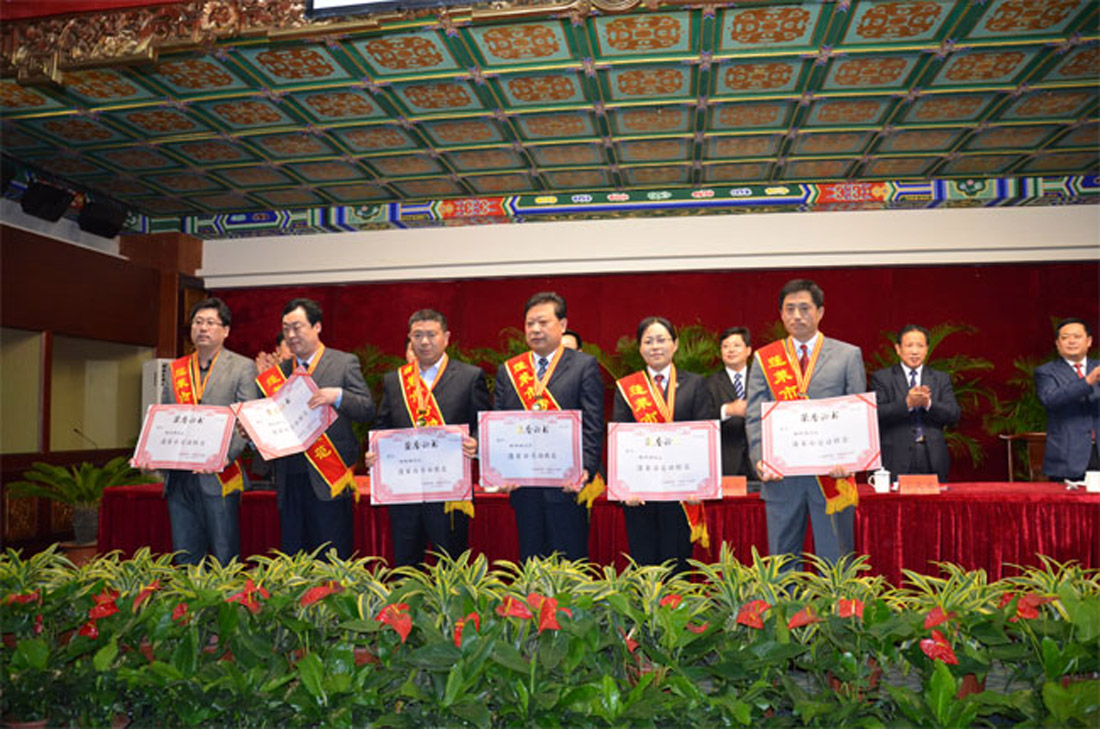 梁晓琳副总经理获评“蓬莱市劳动模范”(图1) 梁晓琳副总经理获评“蓬莱市劳动模范”(图1)