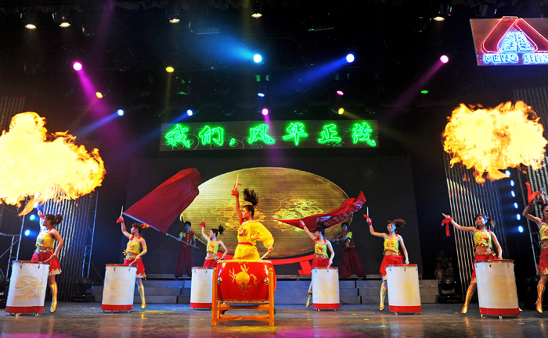 我们,风华正茂--山东蓬建建工集团43周年庆典曁蓬建艺术团揭牌晚会举行(图1) 我们,风华正茂--山东蓬建建工集团43周年庆典曁蓬建艺术团揭牌晚会举行(图1)