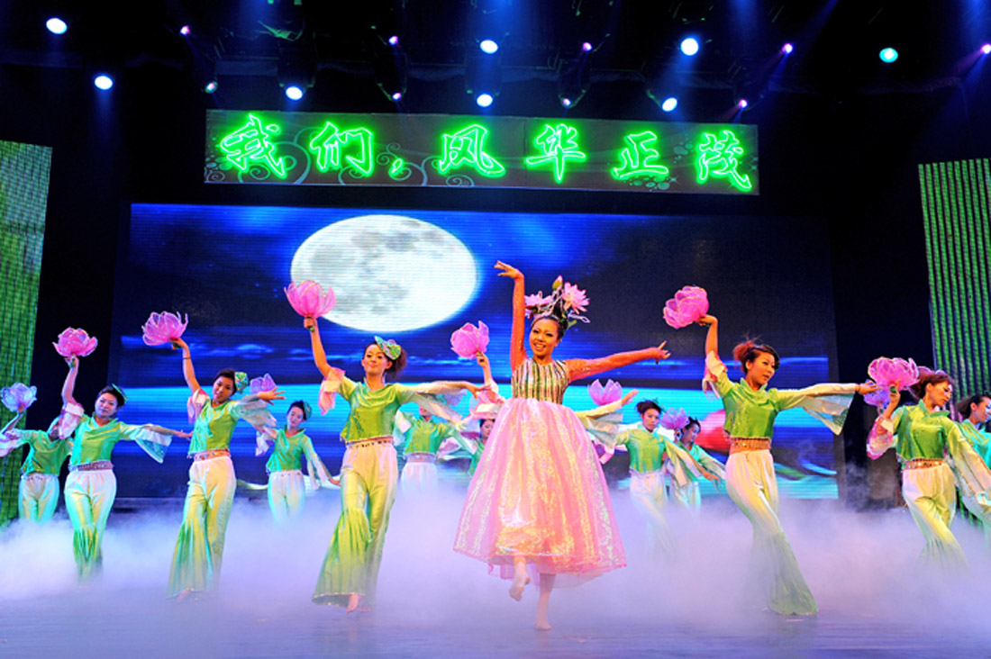 我们,风华正茂--山东蓬建建工集团43周年庆典曁蓬建艺术团揭牌晚会举行(图5) 我们,风华正茂--山东蓬建建工集团43周年庆典曁蓬建艺术团揭牌晚会举行(图5)