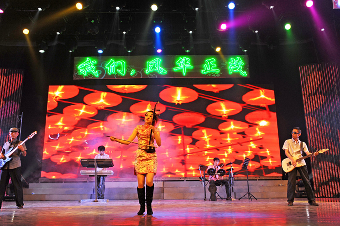 我们,风华正茂--山东蓬建建工集团43周年庆典曁蓬建艺术团揭牌晚会举行(图6) 我们,风华正茂--山东蓬建建工集团43周年庆典曁蓬建艺术团揭牌晚会举行(图6)