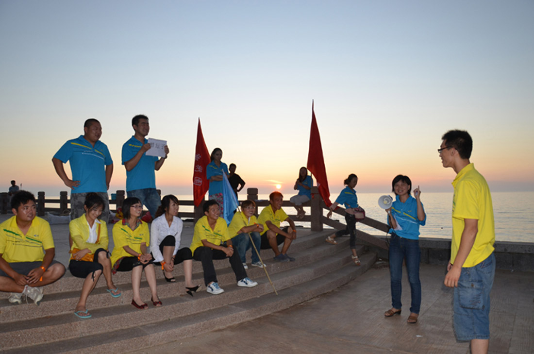 篝火燃激情,烟花载欢乐--集团公司首次举行篝火晚会(图3) 篝火燃激情,烟花载欢乐--集团公司首次举行篝火晚会(图3)