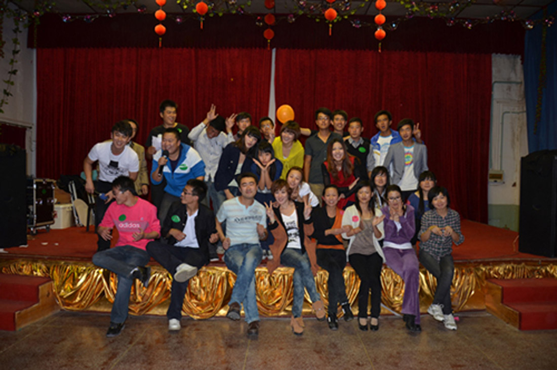 金秋,我们约会吧——集团公司举行首届单身青年化妆舞会(图4) 金秋,我们约会吧——集团公司举行首届单身青年化妆舞会(图4)