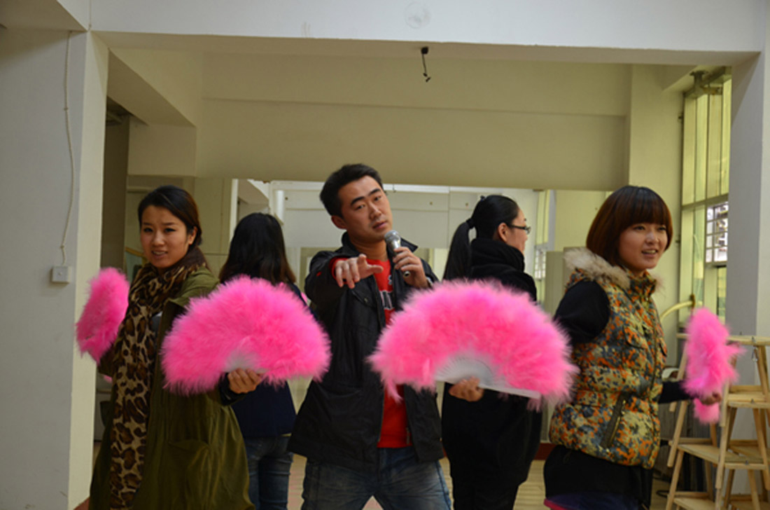 艺术团筹备2012年元旦联欢会(图2) 艺术团筹备2012年元旦联欢会(图2)