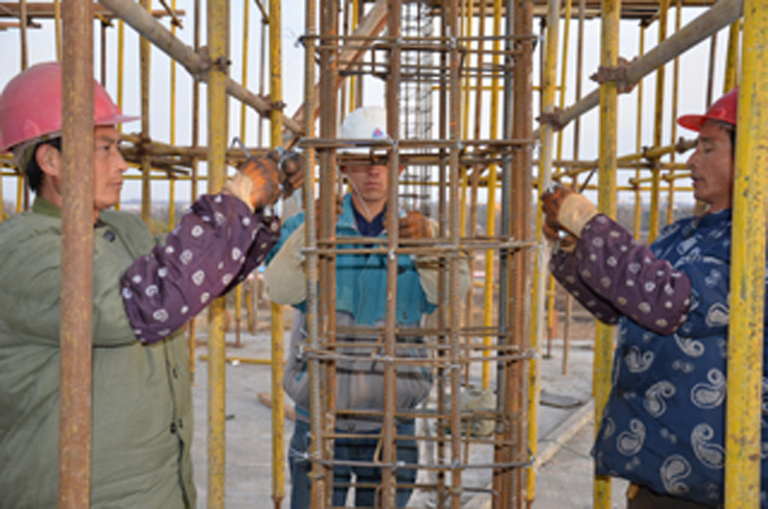 300余名钢筋工参加职业资格考试(图1) 300余名钢筋工参加职业资格考试(图1)