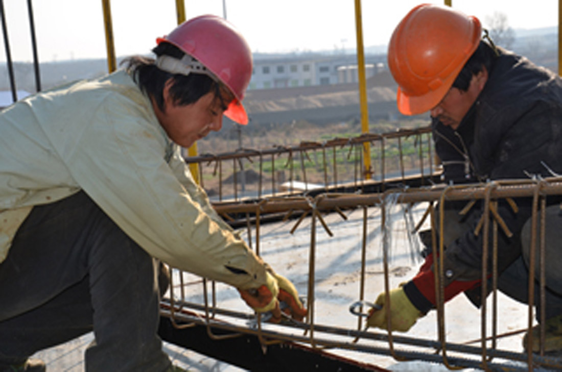 300余名钢筋工参加职业资格考试(图2) 300余名钢筋工参加职业资格考试(图2)
