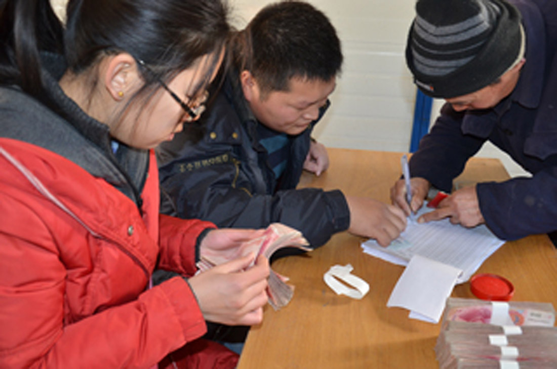 领到工钱回家心里踏实,明年还来蓬建打工(图1) 领到工钱回家心里踏实,明年还来蓬建打工(图1)