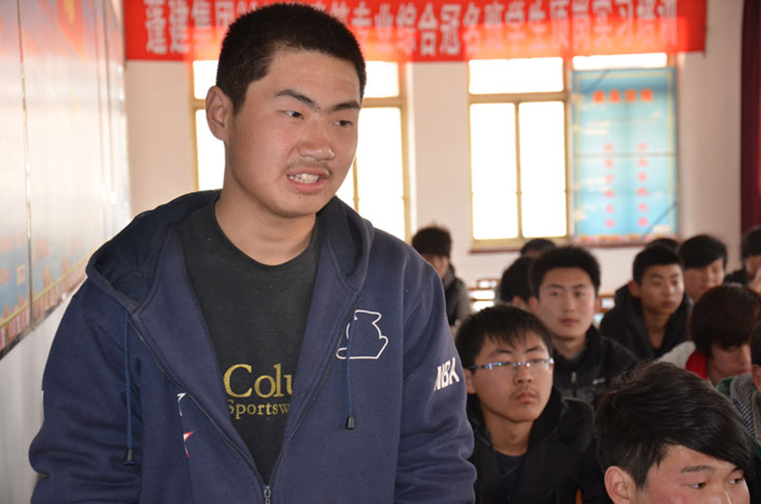 冠名班学生顶岗实习一个月总结会议召开(图3) 冠名班学生顶岗实习一个月总结会议召开(图3)