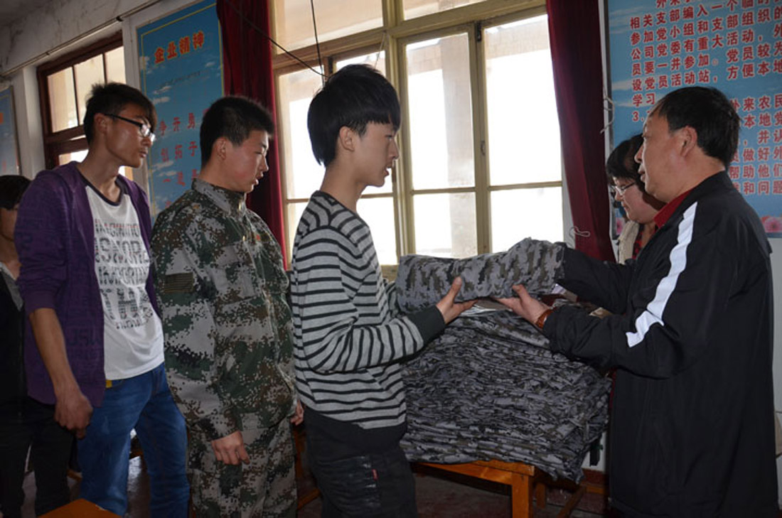 冠名班学生顶岗实习一个月总结会议召开(图4) 冠名班学生顶岗实习一个月总结会议召开(图4)