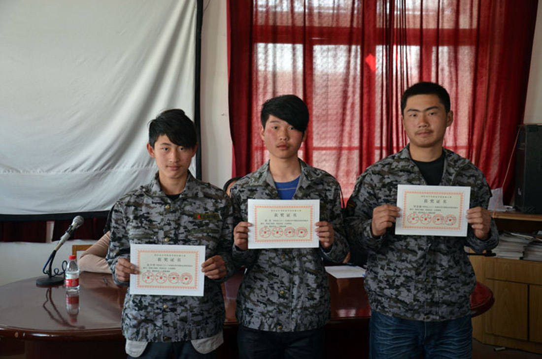 冠名班学生顶岗实习一个月总结会议召开(图6) 冠名班学生顶岗实习一个月总结会议召开(图6)