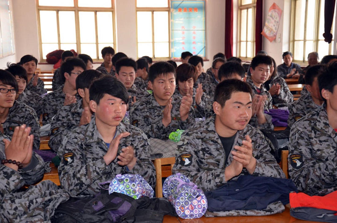 冠名班学生顶岗实习一个月总结会议召开(图7) 冠名班学生顶岗实习一个月总结会议召开(图7)