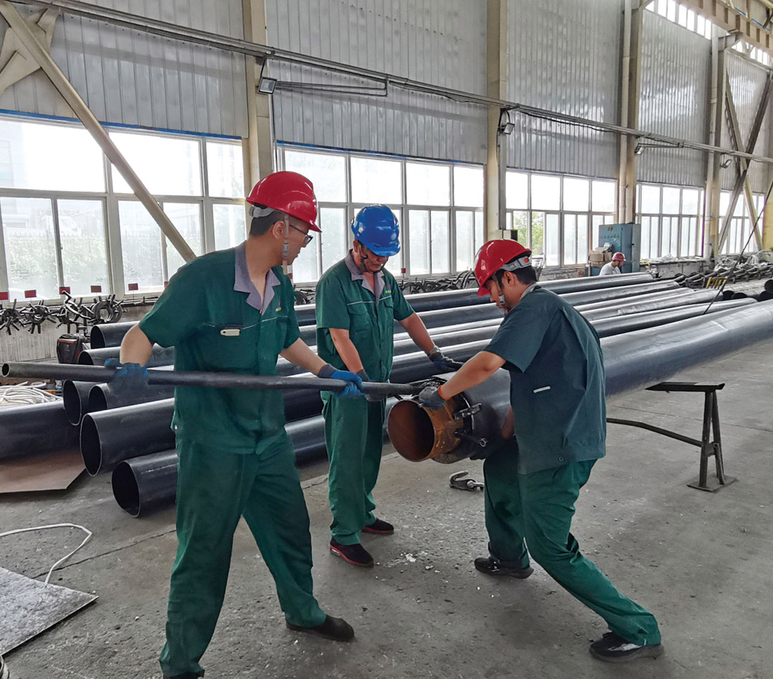 保温管“诞生”背后的“嫁衣英雄” ——记滨海热力有限公司保温车间(图1) 保温管“诞生”背后的“嫁衣英雄” ——记滨海热力有限公司保温车间(图1)