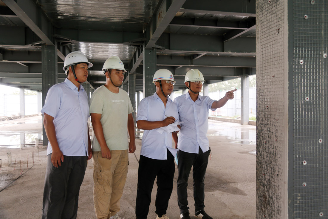 安全员:“工地安全,时刻不能放松”(图1) 安全员:“工地安全,时刻不能放松”(图1)