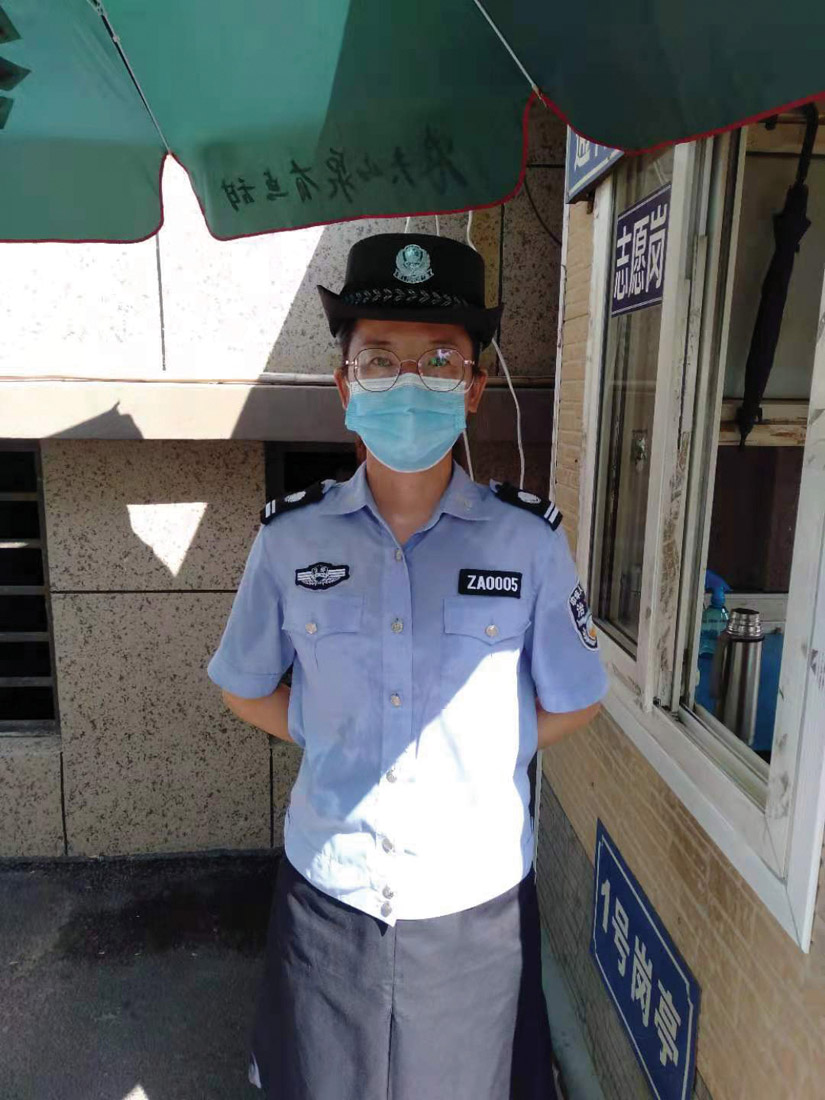 奋战高温,坚守岗位不言苦(图1) 奋战高温,坚守岗位不言苦(图1)