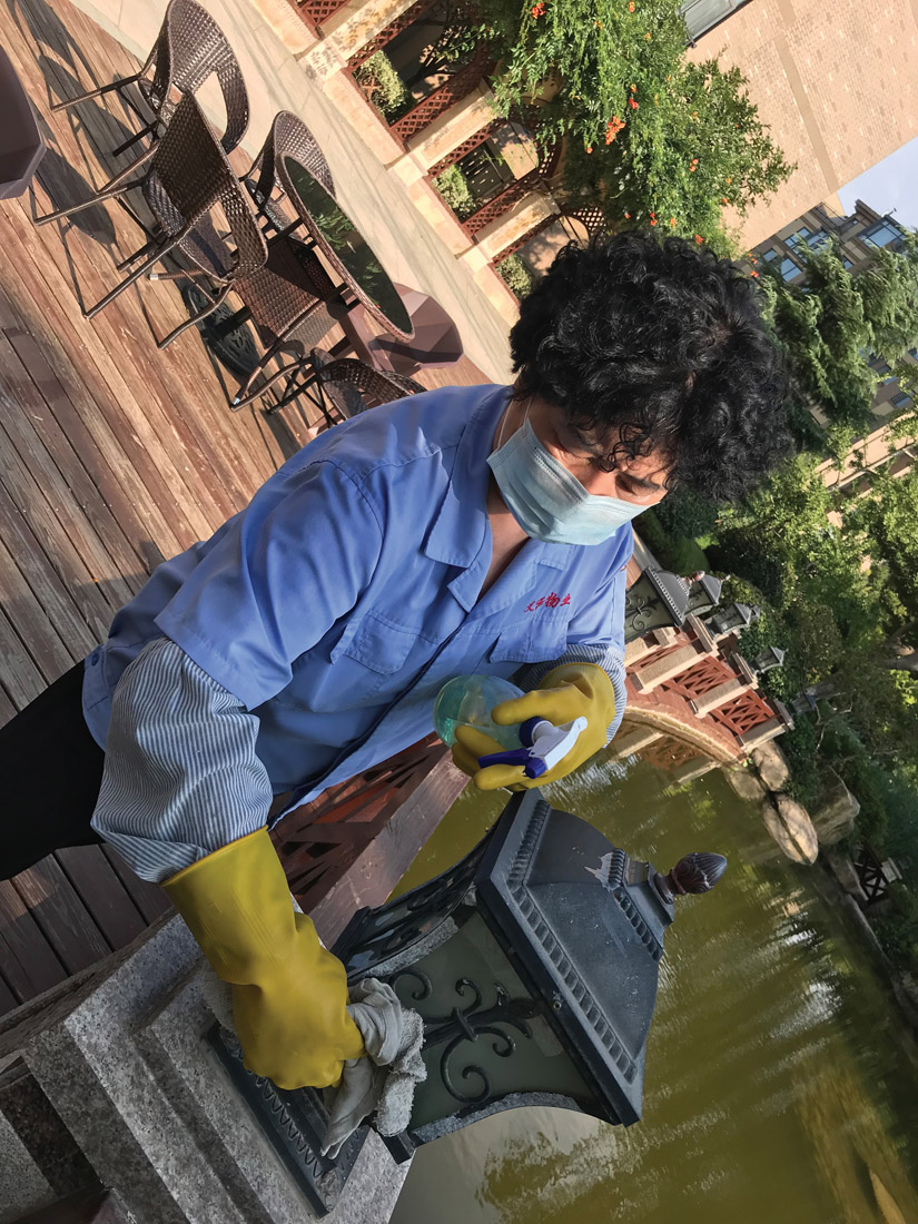 奋战高温,坚守岗位不言苦(图2) 奋战高温,坚守岗位不言苦(图2)