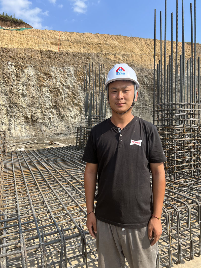 挥洒青春永不悔 ——记建筑三公司项目经理哈大林(图1) 挥洒青春永不悔 ——记建筑三公司项目经理哈大林(图1)